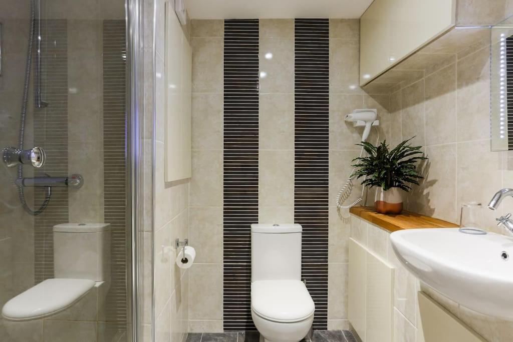 Truro Apartment In A Stunning Quiet Location Luaran gambar